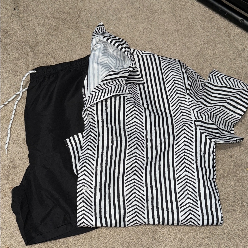 SHEIN Black and White Striped Men Shorts - Picture 2 of 4